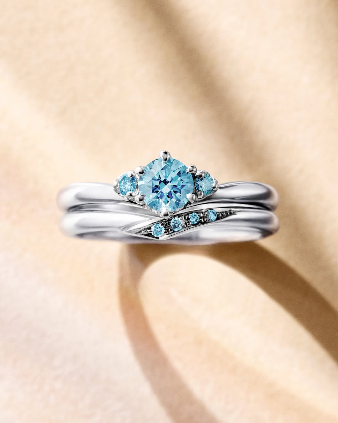 ブルーダイヤモンドの婚約・結婚指輪 | 婚約指輪・結婚指輪のCAFERING